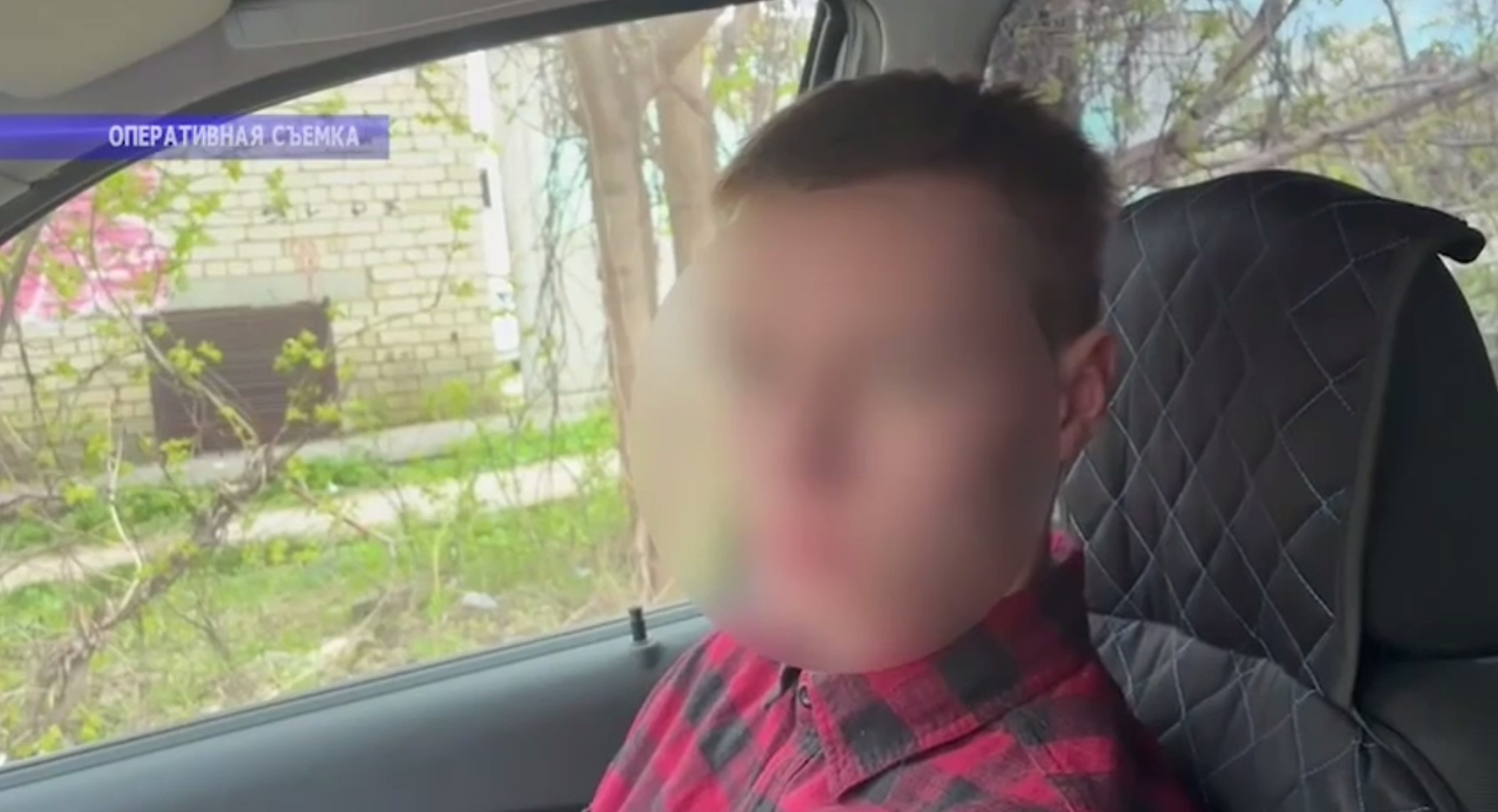 Во время прогулки с подругой саратовец спрятал закладки и попался полицейским